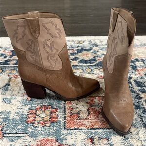 Two-Tone Western Heeled Boots